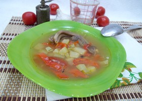 Овощной суп из куриных лапок