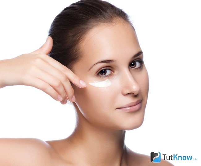 Как использовать косметическое масло для кожи вокруг глаз thumbnail