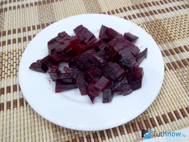 Свекла нарезана кусочками