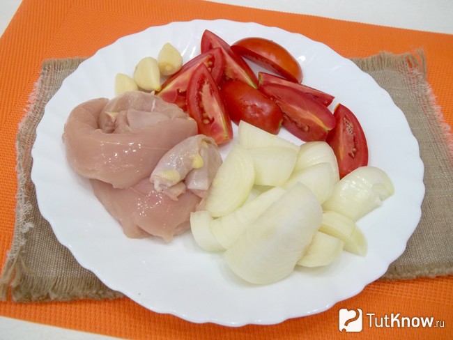 Овощи очищены, мясо нарезано