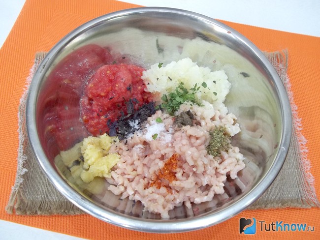 Овощи с мясом перекручены