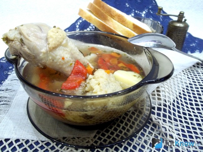 Готовый густой суп с овощами