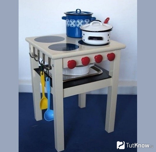 Стол с плиткой для детской кухни