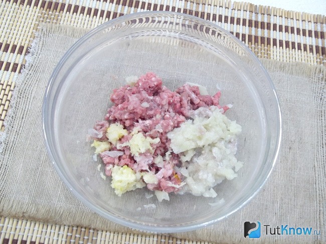 Фарш с луком перекручен