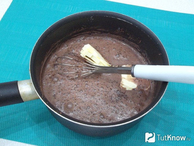 Молоко прогрето и добавлено масло