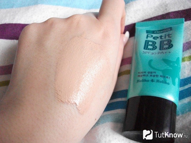 ВВ крем Petit BB Holika Holika на руке