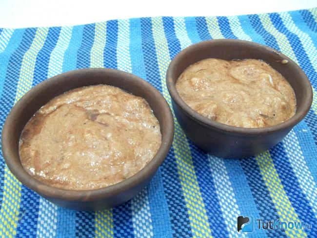 Фарш вылит в формочки