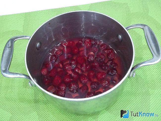 Вишни залиты водой