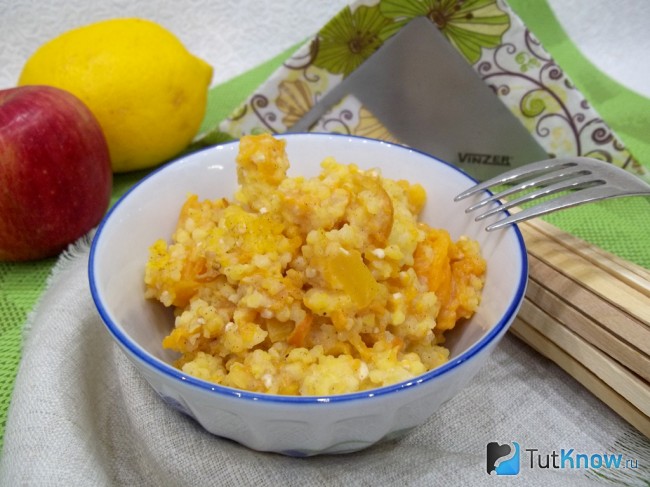 Готовая кукурузно-тыквенная каша на молоке