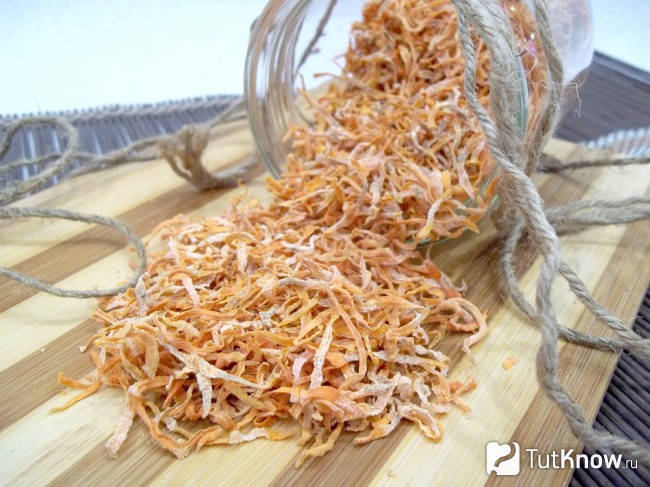 Готовая сушеная морковь