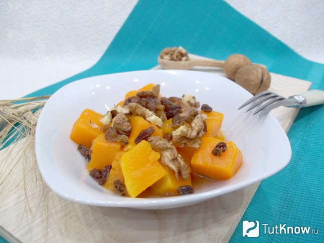 Готовый теплый сладкий салат из тыквы