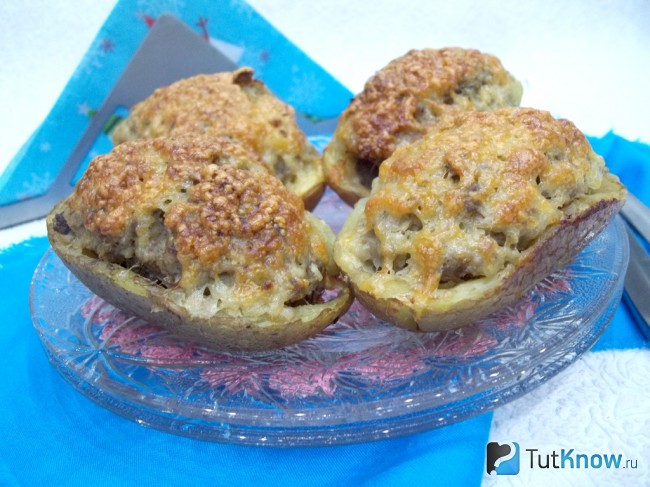 Готвоый фаршированный картофель мясом
