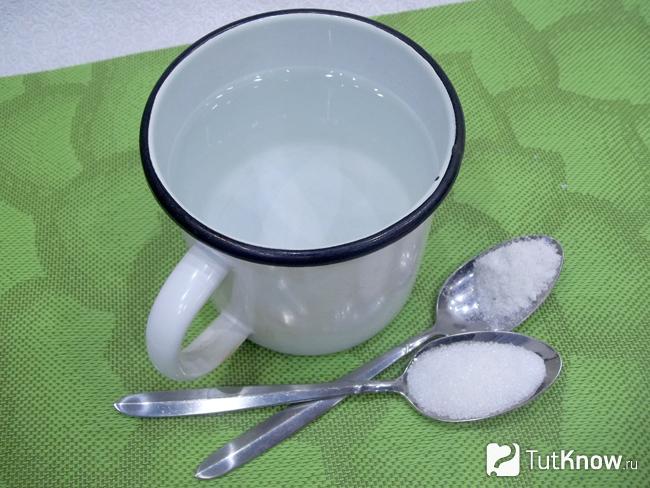 В воде разведена соль и сахар
