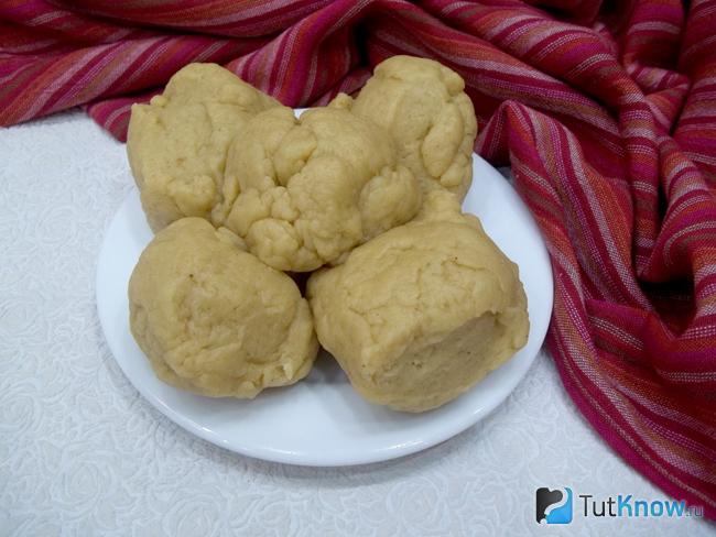 Тесто поделено на 6 коржей