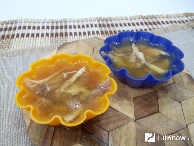 Мясо залито бульоном
