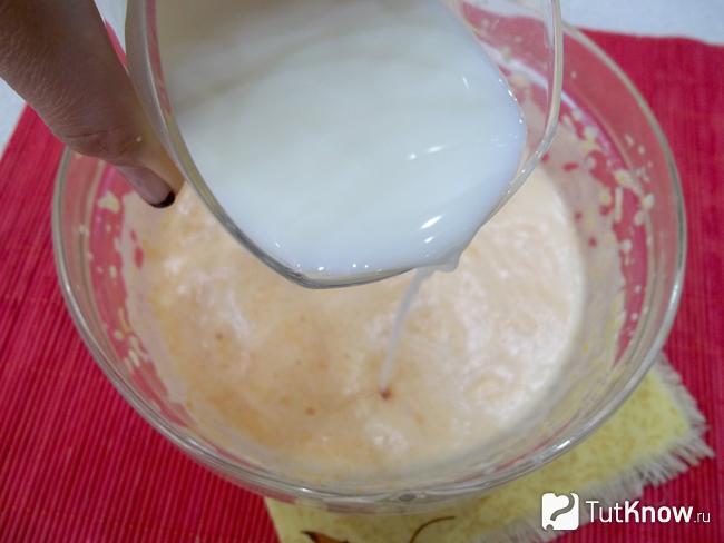 В продукты влито молоко
