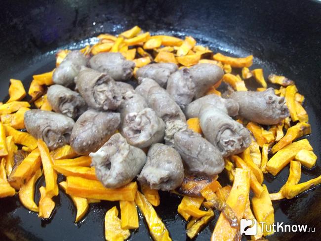 рецепты куриных сердечек с рисом. 1491505656 4. рецепты куриных сердечек с рисом фото. рецепты куриных сердечек с рисом-1491505656 4. картинка рецепты куриных сердечек с рисом. картинка 1491505656 4. Плов обычно готовят с бараниной, свининой или курицей, а я решила поэкспериментировать и приготовить с куриными сердечками. Получилось безумно вкусно. А готовится это блюдо достаточно быстро.