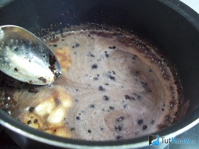 Масло, какао и сахар нагреты