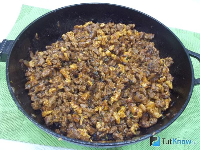 Мясо тушится