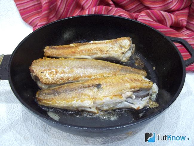 Рыба жарится