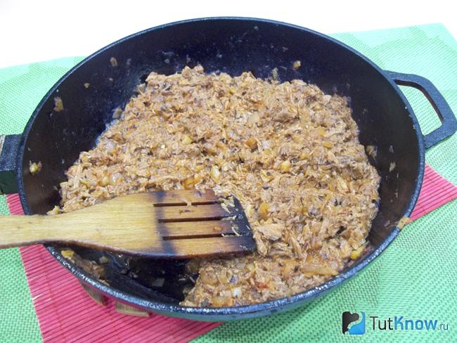 Мясо тушится