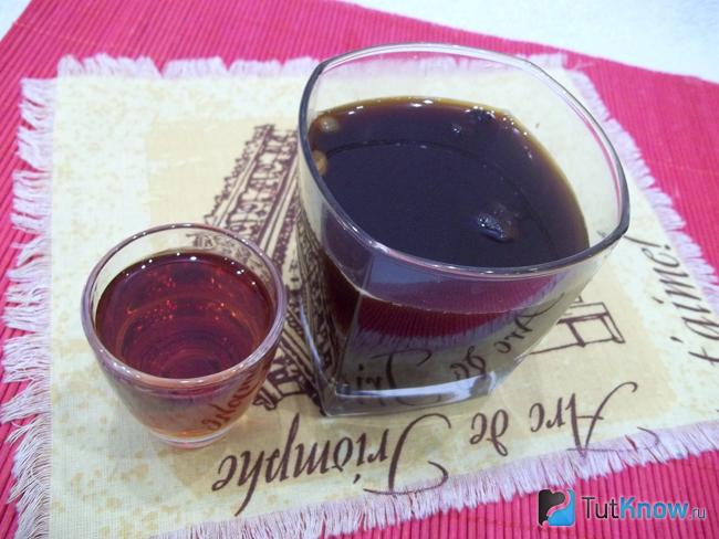 В кофе влит коньяк