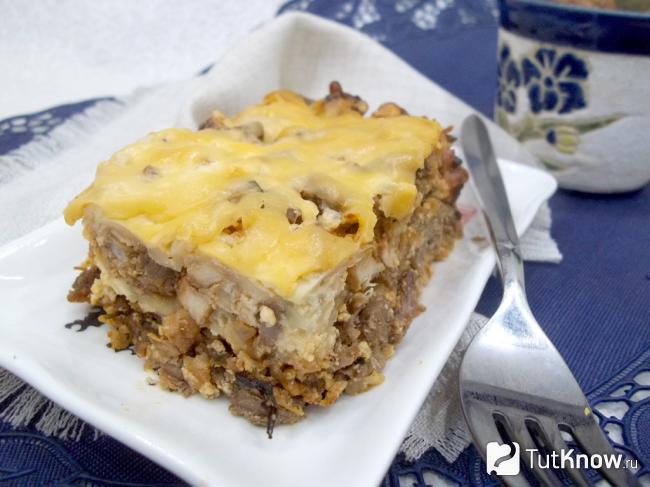 Готовый пирог из мяса и лаваша