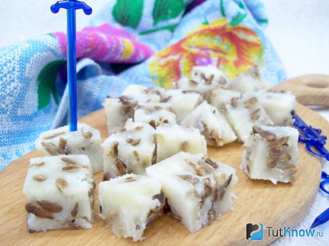 Готовый сыр с семечками