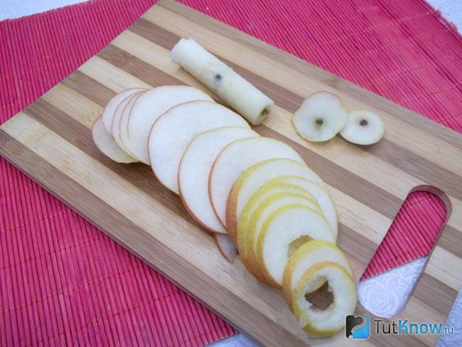 Груши нарезаны кольцами