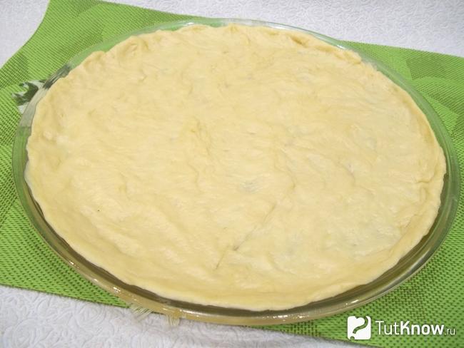 Тесто тонко раскатано