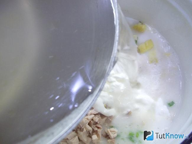 Продукты залиты бульоном