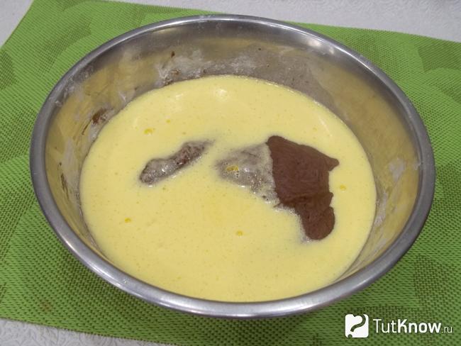 Желтки влиты в тетсо