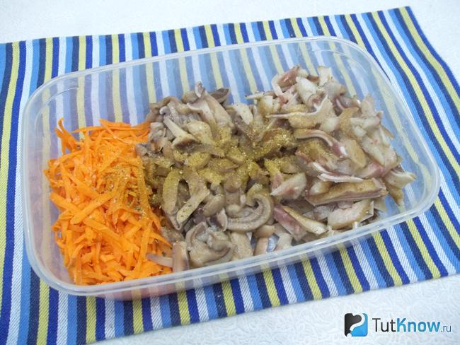 Продукты приправлены пряностями
