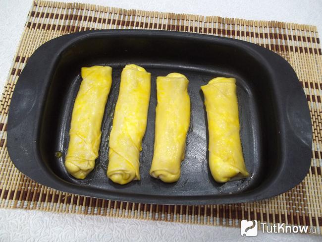 Трубочки смазаны яйцом
