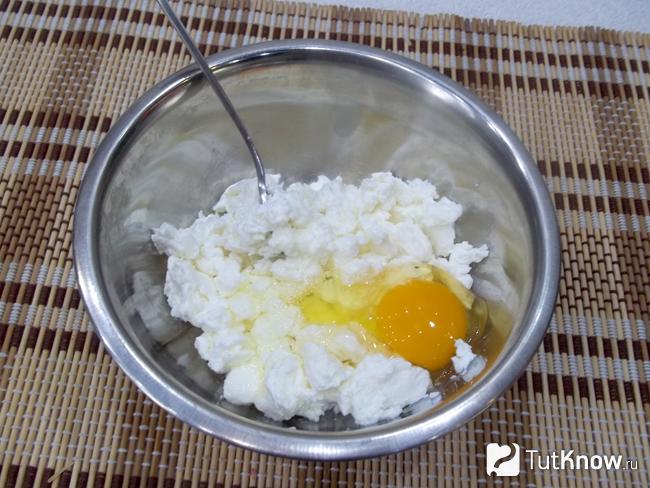 К брынзе добавлено яйцо