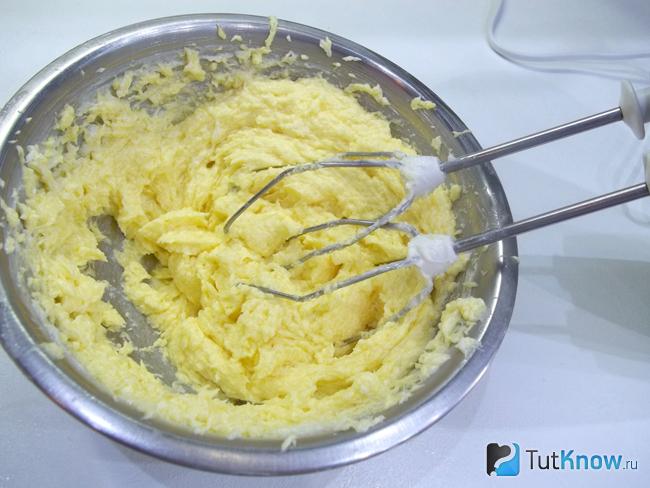 Яйца взбиты с маслом