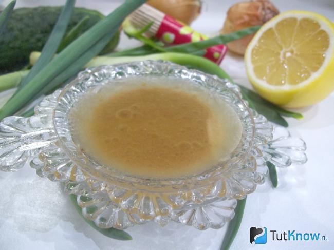 маринад для рыбы с лимоном и горчицей. 1495740654 1. маринад для рыбы с лимоном и горчицей фото. маринад для рыбы с лимоном и горчицей-1495740654 1. картинка маринад для рыбы с лимоном и горчицей. картинка 1495740654 1. Если будете этот маринад использовать для замачивания рыбы, то тушки желательно брать морские, без резкого характерного рыбного запаха тины и с минимальной костистостью. Прекрасно подойдет не жирное филе. Дорогие сорта рыбы, к примеру, лососевые виды не обязательны, поскольку первую скрипку в данном блюде играет именно пикантный маринад. А вкус красной рыбы идеален в самостоятельном виде и его ничем не нужно дополнять. Также с этим соусом любой салат из свежих овощей станет изысканным и ярким.