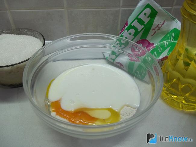 К продуктам влит кефир