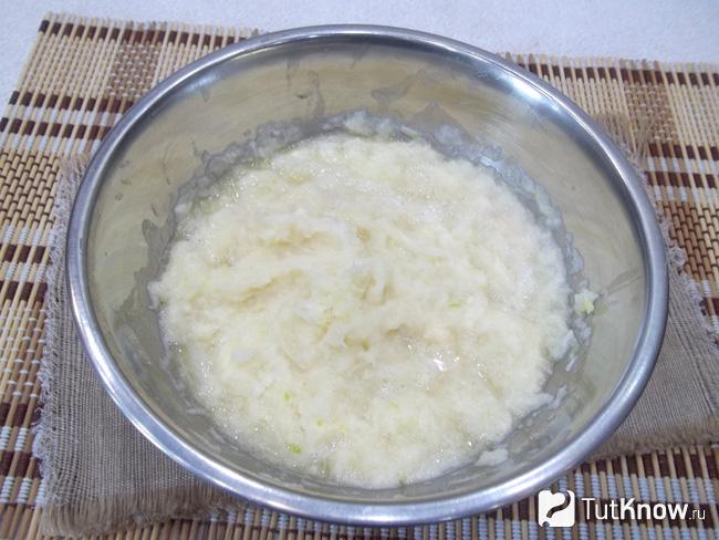 Овощи переложены в миску