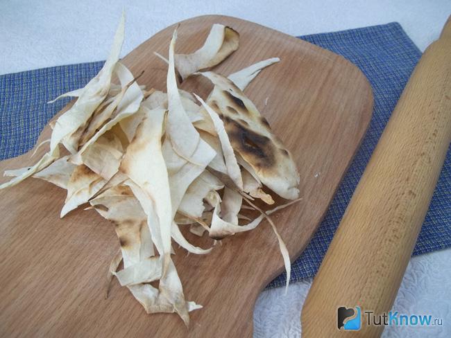 Обрезки коржа высушены