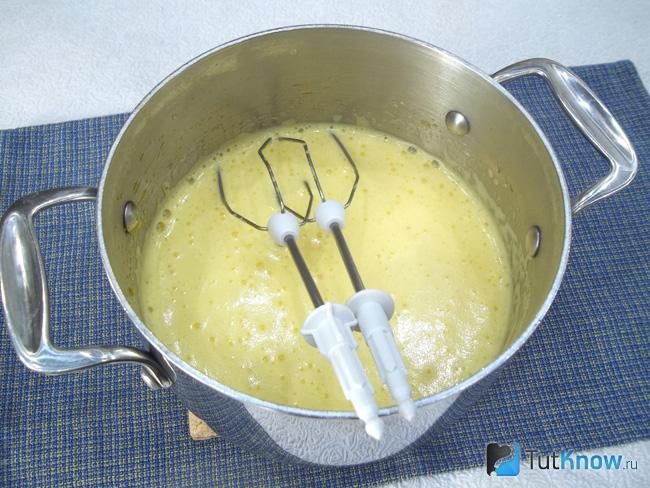 Яйца взбиты с сахаром
