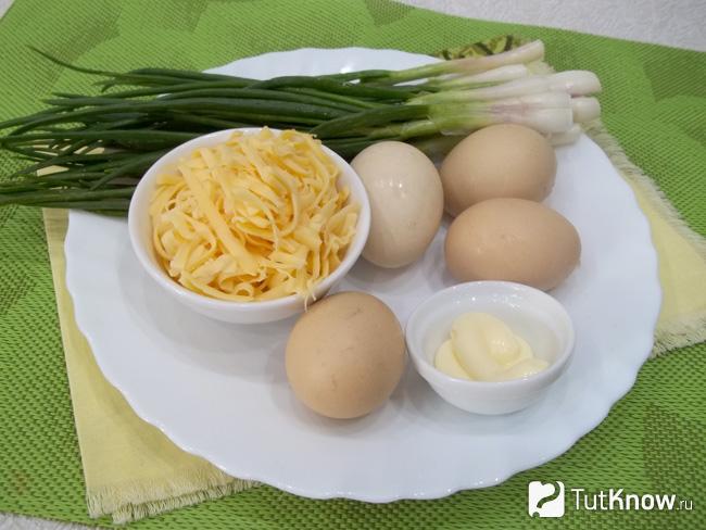 Салат с репчатым луком и яйцом. Яйца с луком. Лук и яйцо луковицы. Лук репчатый с майонезом.
