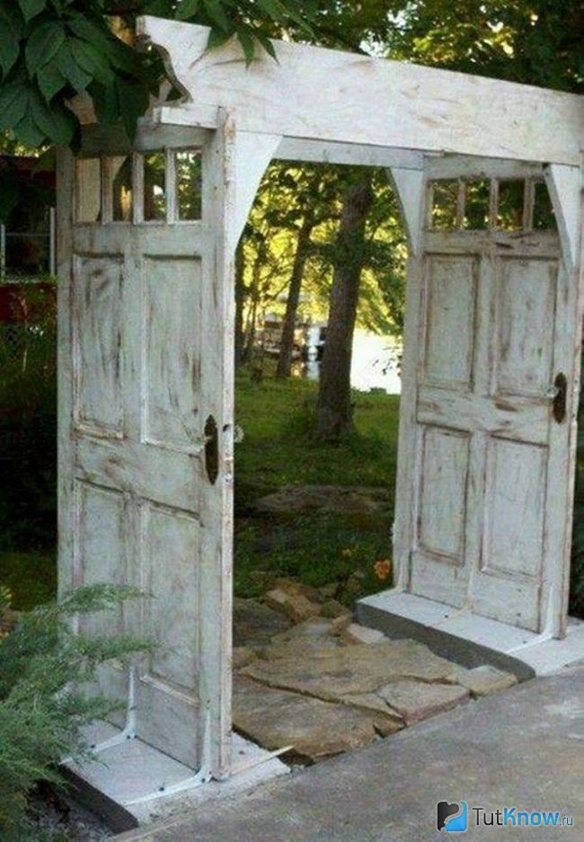 Искусственно состаренная дверь
