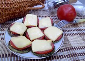 Бутерброды с кабачками, помидорами и сыром