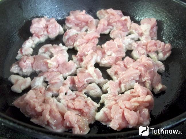 Мясо жарится