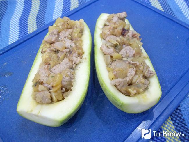 Кабачки заполнены начинкой