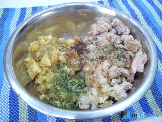 Продукты для начинки соединены
