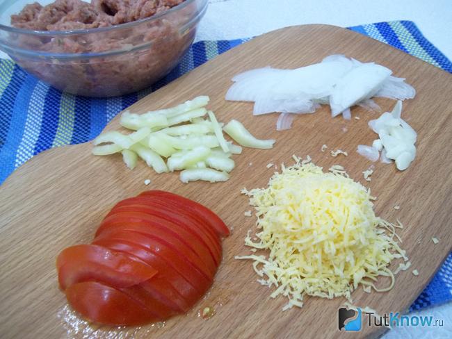 Продукты для начинки нарезаны