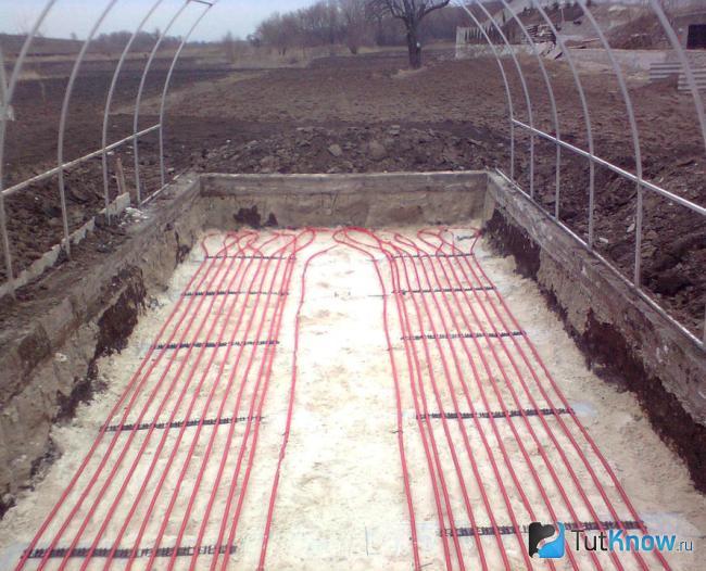 Монтаж кабельного обогрева теплицы