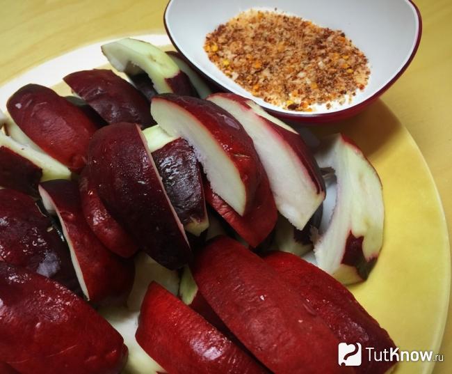 Порезанное малайское яблоко